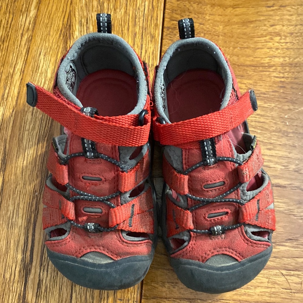 Keen’s Toddler size 7